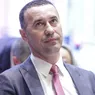 Iulian Dumitrescu care este acuzat de procurorii DNA de luare de mită şi fals în declaraţii a depus semnăturile şi dosarul de candidat