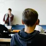 România Educată de azi Incredibil ce au făcut acești elevi în timpul orei Profesorul s-a făcut că nu vede 8211 FOTO