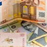 O nouă lege UE pentru români. Ce se întâmplă cu plățile cash de luna viitoare