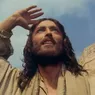 Câți ani are și cum arată Robert Powell actorul care a avut rolul principal în filmul Iisus din Nazaret