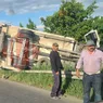 Accident rutier în județul Iași Un TIR și un autoturism au intrat în coliziune. O persoană este blocată în mașină