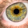 Procedura virală de schimbare a culorii ochilor poate duce la orbire