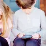Se interzic telefoanele mobile pentru copiii sub 11 ani Se discută și despre interzicerea calculatoarelor și televizoarelor