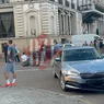 Accident rutier în Piața Unirii Un bărbat care circula pe scuter lovit de un autoturism 8211 FOTOVIDEO