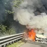 O mașină a luat foc în mers pe autostrada București-Pitești. Șoferul și pasagerii au reușit să iasă teferi din autoturism